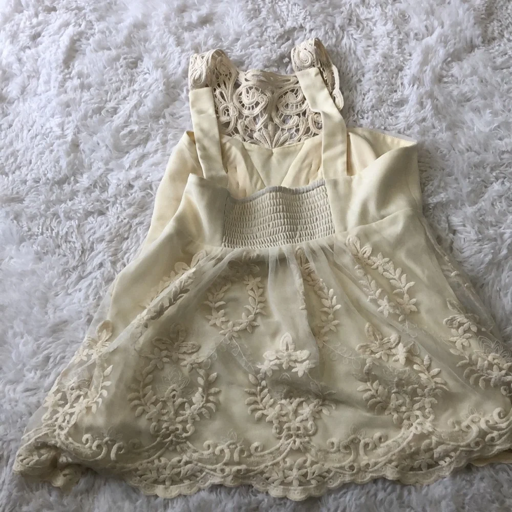 Elegant Lace Trim White Top - Picture 5 of 7
